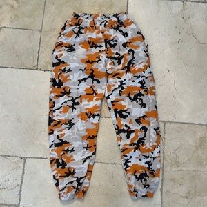 Kylie Jenner sweatpants